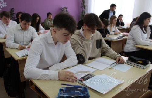 Район җитәкчесе булачак инженерлар белән очрашты