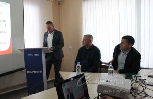Район җитәкчесе өстәмә белем бирү педагоглары белән очрашты