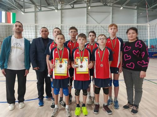 Саврушцы и савгачевцы заняли первое место в турнире по волейболу