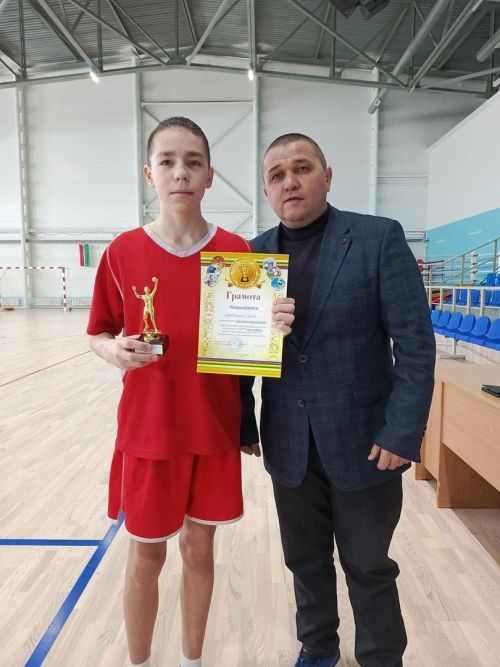 Саврушцы и савгачевцы заняли первое место в турнире по волейболу