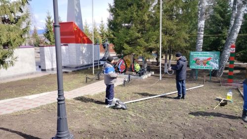 Аксубайның Хәрби дан паркында һәйкәлләрне буядылар, техниканы тәртипкә китерделәр