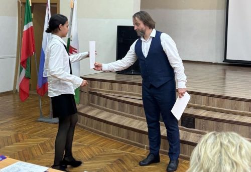 Аксубай мәктәбе мәйданчыгында «Тере классика» Бөтенроссия яшь шигырь укучылар бәйгесенең муниципаль этабы узды