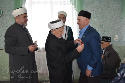 Аксакалларга юбилей медальләре тапшырылды