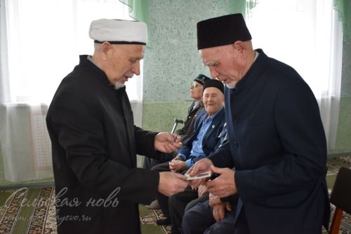 Аксакалларга юбилей медальләре тапшырылды