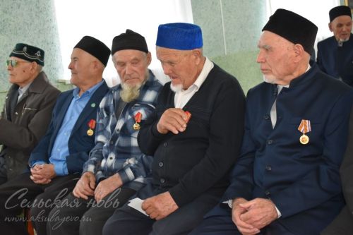 Аксакалларга юбилей медальләре тапшырылды