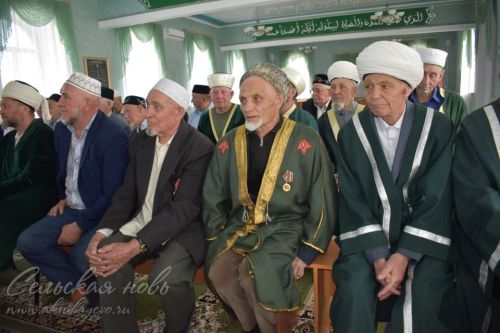 Аксакалларга юбилей медальләре тапшырылды