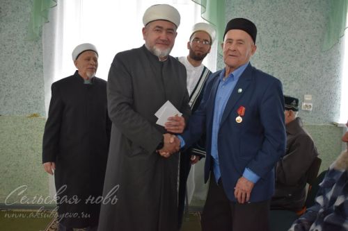 Аксакалларга юбилей медальләре тапшырылды