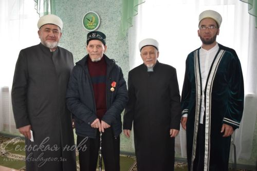 Аксакалларга юбилей медальләре тапшырылды