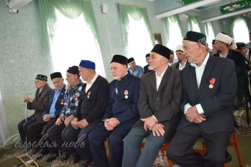 Аксакалларга юбилей медальләре тапшырылды
