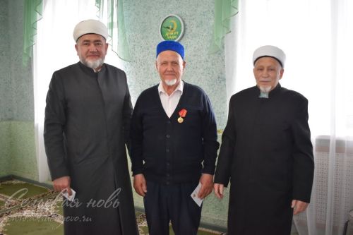 Аксакалларга юбилей медальләре тапшырылды