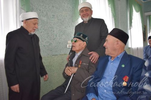 Аксакалларга юбилей медальләре тапшырылды