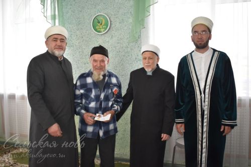 Аксакалларга юбилей медальләре тапшырылды