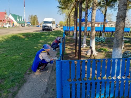 Коллектив сельского Дома культуры преобразил территорию