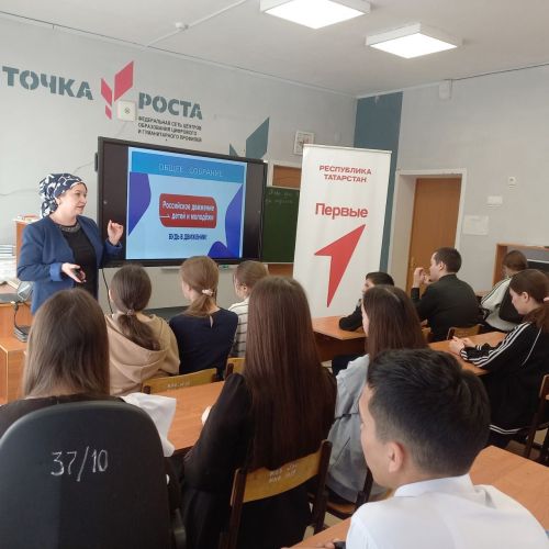 Иске Ибрай мәктәбендә укучылар олимпиада призерлары һәм җиңүчеләре белән очраштылар