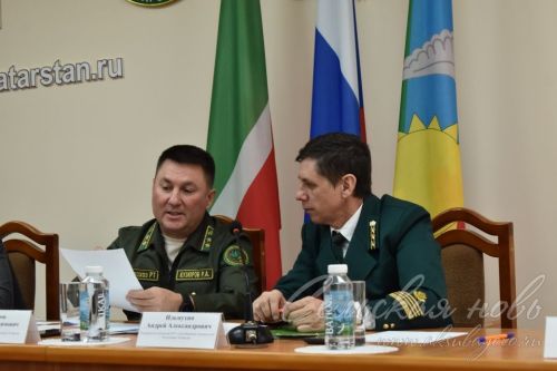 Равил Кузюров Аксубай районы урман хезмәткәрләре белән йомгаклау киңәшмәсе үткәрде
