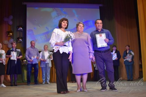 Балаларны лаеклы тәрбияләгән өчен Олимпиада җиңүчеләренең әти-әниләрен бүләкләделәр
