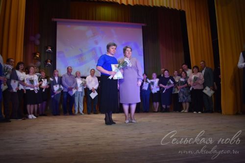 Балаларны лаеклы тәрбияләгән өчен Олимпиада җиңүчеләренең әти-әниләрен бүләкләделәр