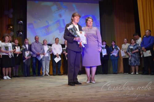 Балаларны лаеклы тәрбияләгән өчен Олимпиада җиңүчеләренең әти-әниләрен бүләкләделәр