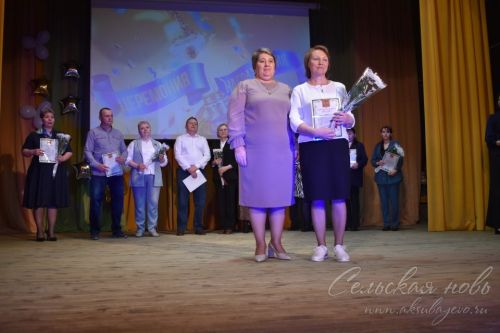 Балаларны лаеклы тәрбияләгән өчен Олимпиада җиңүчеләренең әти-әниләрен бүләкләделәр