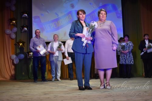Балаларны лаеклы тәрбияләгән өчен Олимпиада җиңүчеләренең әти-әниләрен бүләкләделәр