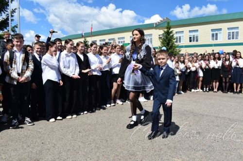 Последний звонок в Аксубаевском районе: прощание с детством