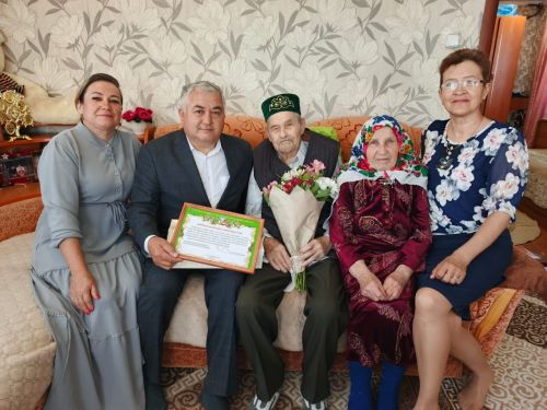 Бала чагыннан ятимлек ачысын татып үсә