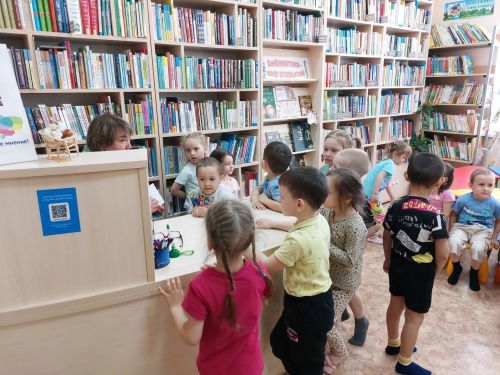 Аксубай китапханәсендә балалар өчен һөнәри юнәлеш бирү көне узды