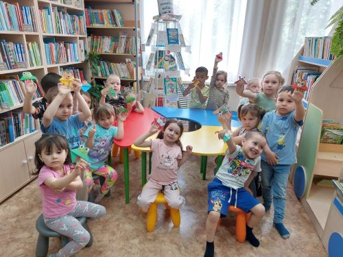 Аксубай китапханәсендә балалар өчен һөнәри юнәлеш бирү көне узды