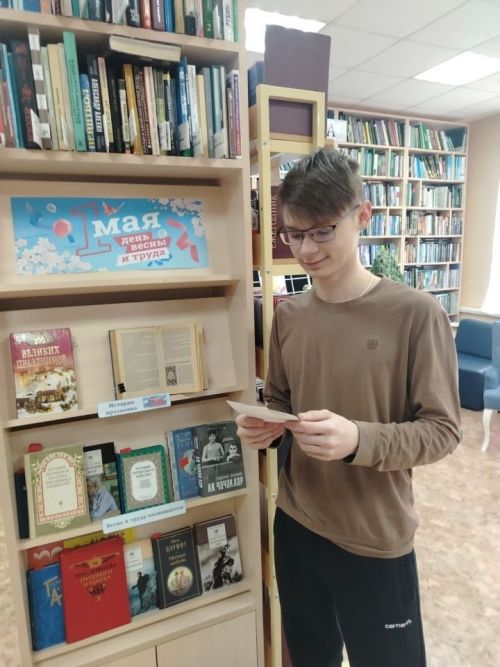 Аксубай китапханәсендә китап күргәзмәсе белән таныштылар