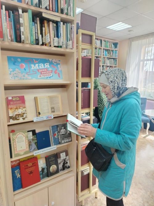 Аксубай китапханәсендә китап күргәзмәсе белән таныштылар