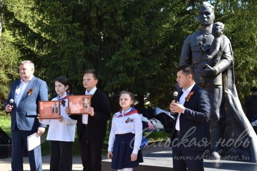 Аксубай укучылары фронтовик-педагогларны искә алдылар