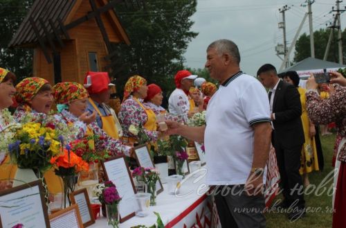 На аксубаевском «Троицком хороводе» узнали, кто готовит лучший квас