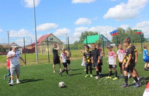 В Аксубаеве юные спортсмены играли в «дворовый футбол»