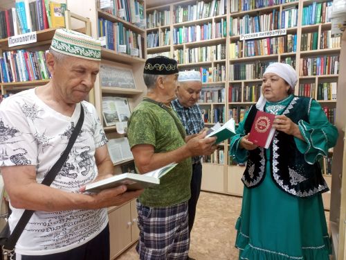 В Аксубаевской библиотеке открылась книжная выставка «К истокам народной культуры»
