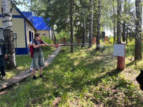 Аксубаевские школьницы готовятся к Слету школьных лесничеств
