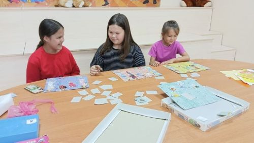 Аксубай китапханәсендә «Кызгылт сары төстәге җәй» дигән киңәшләр сәгате узды
