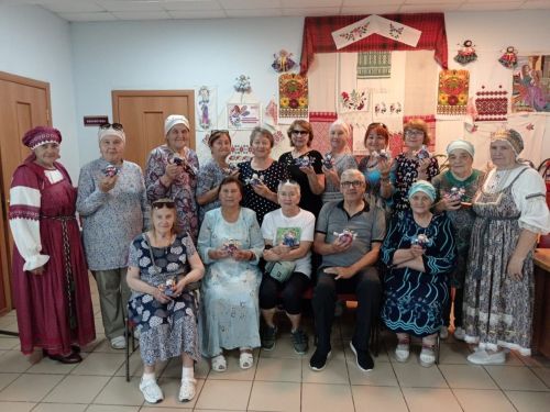 В Трудолюбовском доме культуры получатели социальных услуг познакомились с древними традициями