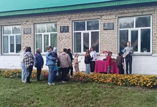 В Старотимошкинской школе открыли памятную доску Валерию Трофимову