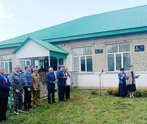 В Старотимошкинской школе открыли памятную доску Валерию Трофимову