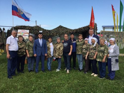 Аксубаевских волонтеров «Своих не бросаем» наградили Благодарственным письмом войсковой части за помощь фронту