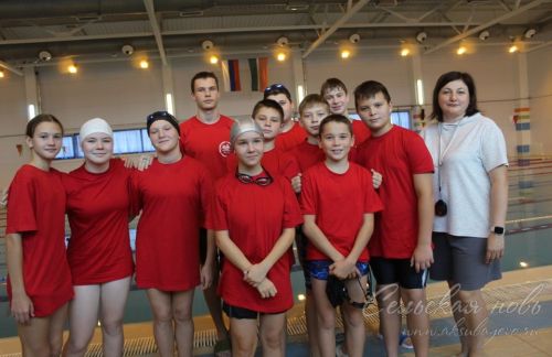 В аксубаевском бассейне «Дельфин» начались открытые соревнования по плаванию