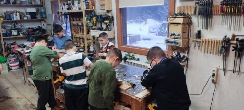 Аксубаевские школьники мастерят из дерева
