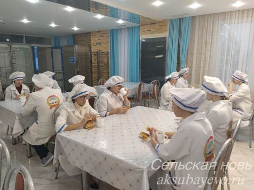 Аксубай техникумы студентлары мәктәп укучыларын кулинария сәнгатенә өйрәттеләр