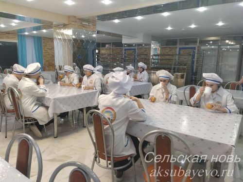 Аксубай техникумы студентлары мәктәп укучыларын кулинария сәнгатенә өйрәттеләр