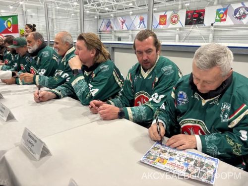 На аксубаевском льду играли представители высшего класса татарстанского хоккея