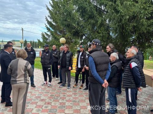 Аксубай бозында Татарстан хоккееның югары класслы вәкилләре уйнады