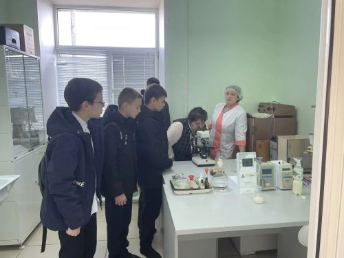 Аксубаевские школьники ознакомились с профессией ветеринара на рабочем месте
