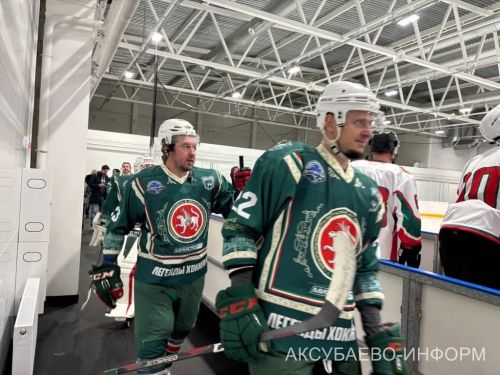 На аксубаевском льду играли представители высшего класса татарстанского хоккея
