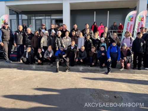 На аксубаевском льду играли представители высшего класса татарстанского хоккея