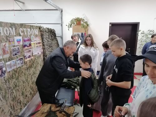 Батырлык һәм игелек дәресе: яшь аксубайлылар волонтерлар штабында булдылар